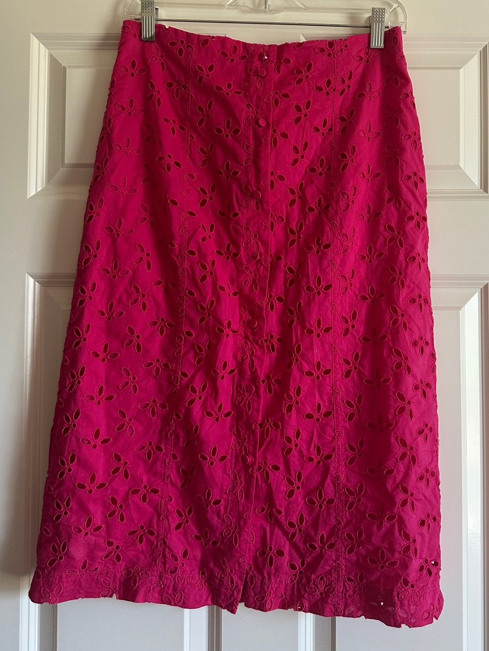 Button-front cotton eyelet pencil skirt - Picture 3 of 10